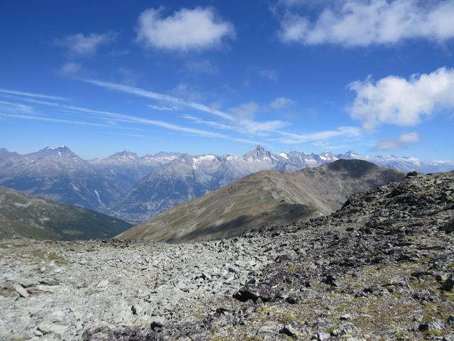 schönes Breitbildfoto mit Blick zum Bietschhorn und ins Rhonetal