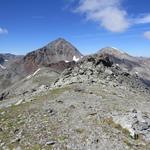 schönes Breitbildfoto mit Blick links zum Schwarzhorn und rechts zum Dreizehntenhorn