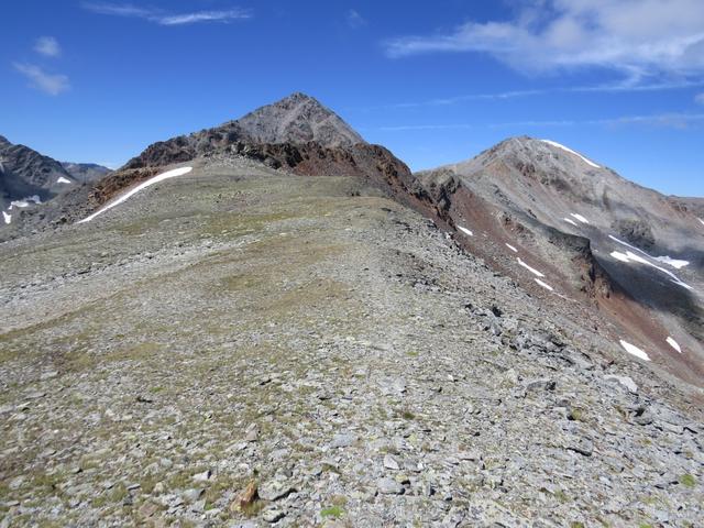 bei Punkt 2910 m.ü.M. erreichen wir den flachen Ginalspass