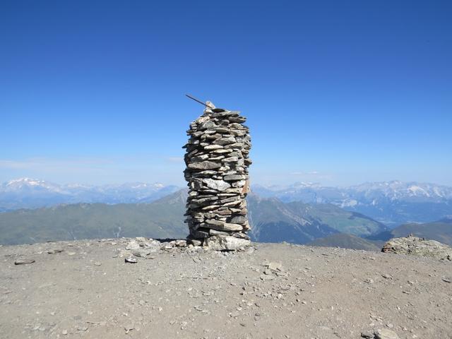wir haben den breiten und flachen Gipfel, des Piz Beverin 2998 m.ü.M. erreicht