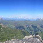 sehr schönes Breitbildfoto mit Blick Richtung Safiental und weiter hinaus