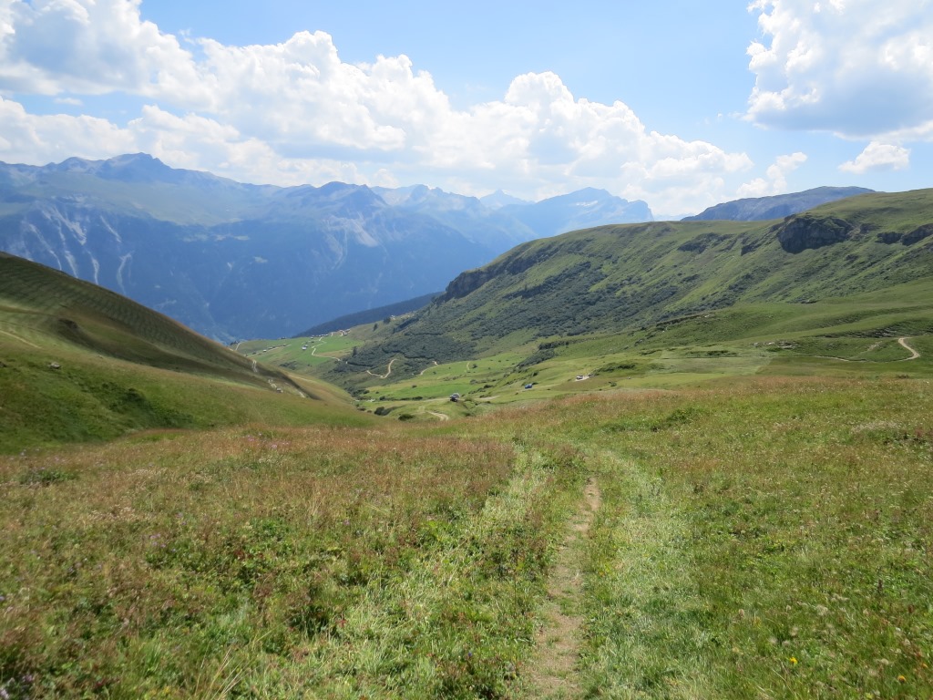 wir verlassen Alp Nursin und erreichen Alp Gandus 2254 m.ü.M.