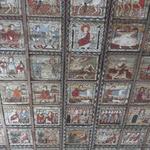die Kirchendecke besteht aus 153 quadratischen Bildtafeln