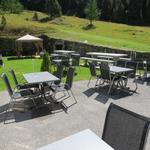 von dieser schönen Gartenterrasse vom Hotel Schwarzhorn, konnten wir tief ins Turtmanntal schauen