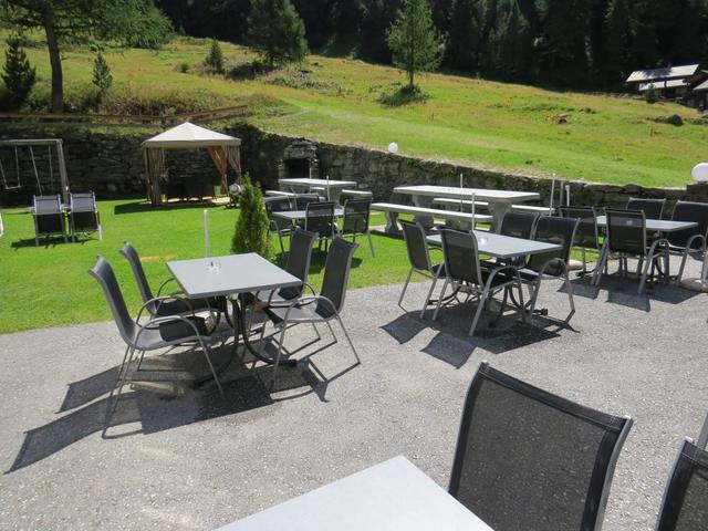 von dieser schönen Gartenterrasse vom Hotel Schwarzhorn, konnten wir tief ins Turtmanntal schauen