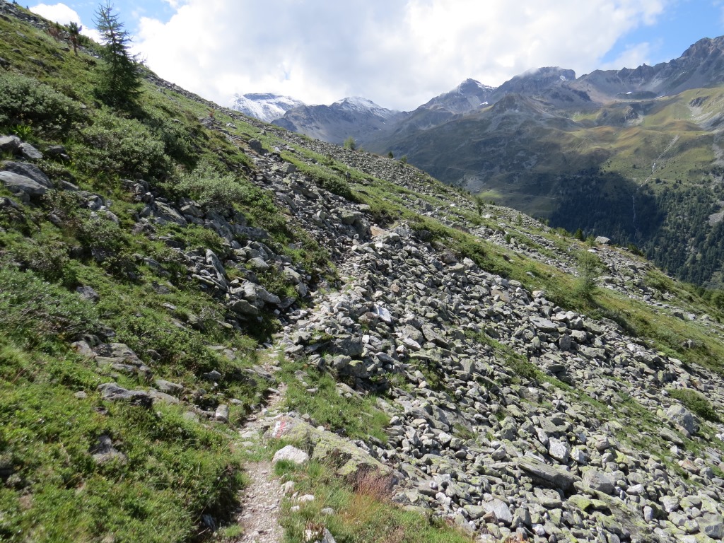 auf dem einfachen Höhenweg wandern wir weiter taleinwärts Richtung Gigi Oberstafel