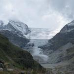 links der Stierberg, recht der Turtmanngletscher. Links gut ersichtlich der weitere Wegverlauf