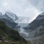 links der Stierberg, recht der Turtmanngletscher. Links gut ersichtlich der weitere Wegverlauf