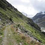 nach dem Brändjibach und einer Wasserfassung, geht es auf einem breiten Weg weiter taleinwärts