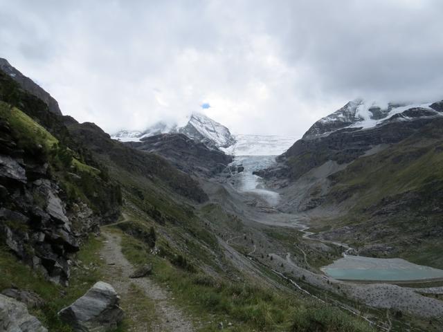 Stierberg, Turtmanngletscher und Les Diablons. Leider sind die Berge in Wolken eingehüllt