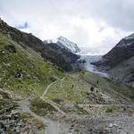 unterhalb der brüchigen Felsen der Ämser Schafalpu erreichen wir die Weggabelung Punkt 2281 m.ü.M.