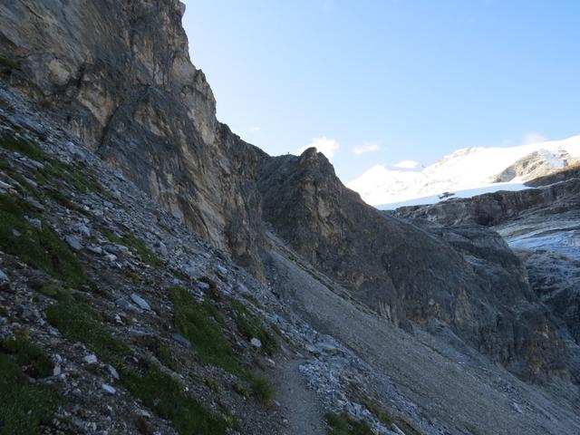 links von uns, taucht das Gässi auf, ein steiles Couloir, die "Schlüsselstelle" der Tour