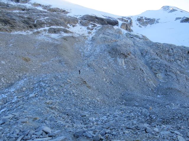 Blick hinauf Richtung Schöllijoch. Hoffentlich macht uns der Schnee nicht einen Strich durch die Rechnung