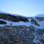 Blick von Punkt 3090 m.ü.M. hinauf zum Schöllijoch. Ohne Schnee! problemlos zu bewältigen