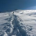 der Schlussanstieg zieht sich schön in die Länge, und ist wegen dem vielen Schnee beschwerlich