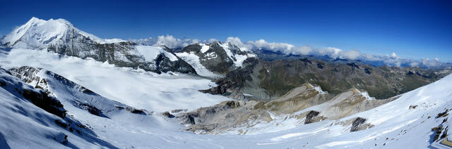 die Aussicht ist schlicht überwältigend, ein Walliser Bergpanorama vom feinsten