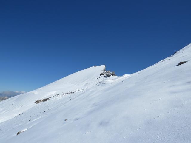 Blick hinauf, (kurz vor dem Sattel), zum Äusseren Barrhorn. Die Besteigung ist uns wegen den Verhältnissen zu riskant