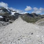 auf gleichem Weg wie der Aufstieg, geht es nun über Geröll wieder zur Hütte zurück