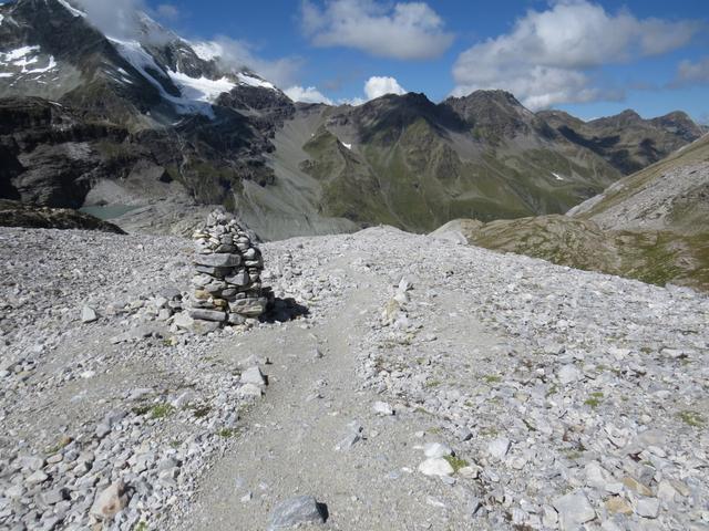 auf einfachem Bergweg geht es weiter abwärts Richtung Gässi