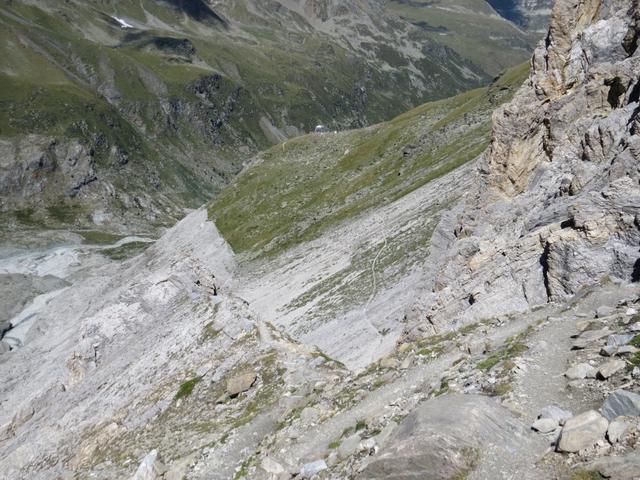 Blick hinunter zum Gässi und zur Turtmannhütte