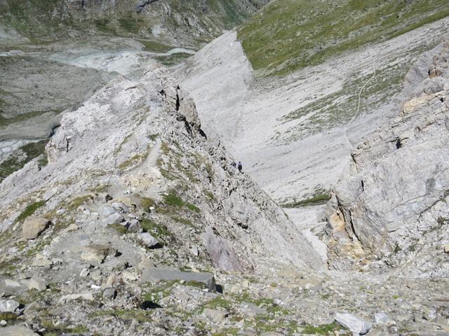 rechts von uns die couloirartige Passage beim Gässi