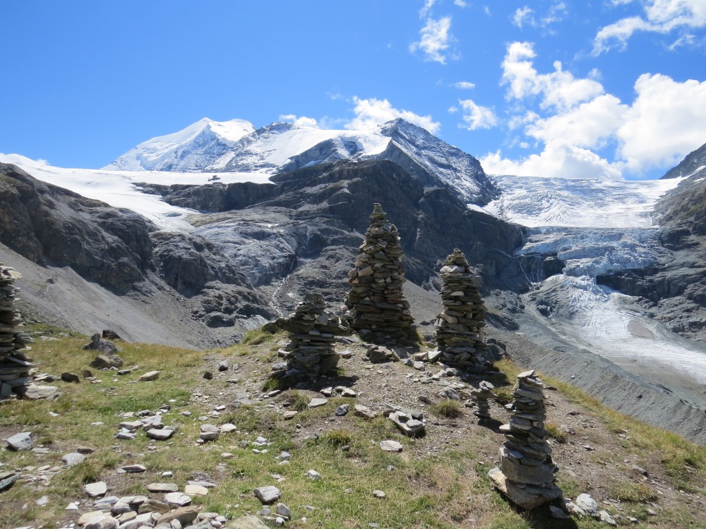 was für eine Aussicht von der Turtmannhütte. Brunegghorn, Bishorn. Breunegggeltscher und Turtmanngletscher