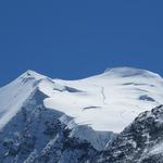 die breit getretene Aufstiegsspur am Bishorn, einem vergleichsweise leichten Walliser Viertausender, ist gut auszumachen