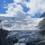 Blick zum Turtmanngletscher mit seinen wild zerrissenen Seracs