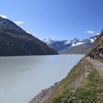 der Stausee Lac des Dix sammelt das Wasser von nicht weniger als fünfzig Gletscher