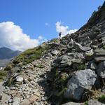 über ein paar Serpentinen biegt der Bergweg kurz danach links hinauf...