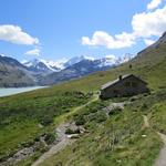 über Alpweiden erreichen wir das Refuge "la Gentian" Cabane de la Barmaz 2458 m.ü.M.