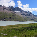 sehr schönes Breitbildfoto aufgenommen vor dem Refuge "la Gentian" Cabane de la Barmaz, mit Blick auf den Lac des Dix