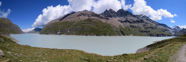 sehr schönes Breitbildfoto vom Lac des Dix aufgenommen bei Punkt 2396 m.ü.M.