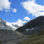 links die Pigne d'Arolla, rechts der schwarze dunkle abwesende Berg, ist die Tête Noir