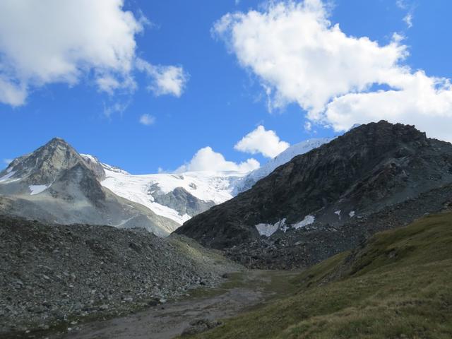 links die Pigne d'Arolla, rechts der schwarze dunkle abwesende Berg, ist die Tête Noir