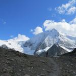 denn urplötzlich tritt der Mont Blanc de Cheilon in seiner ganzen Pracht ins Bild