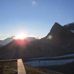 hinter dem Mont Collon taucht die Sonne auf