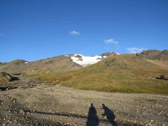 zuerst geht es von der Hütte in die Ebene hinunter