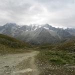 bei Punkt 2581 m.ü.M. leider sind Wolken aufgezogen. Die Aussicht wäre ohne Wolken sehr schön