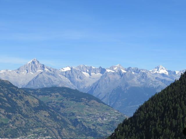 Blick nach Törbel, Embd und zum Bietschhorn, Schinhorn und Aletschhorn
