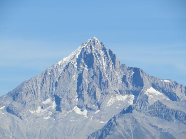 der mächtige Bietschhorn herangezoomt