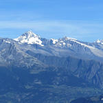 super schönes Breitbildfoto mit Blick auf die Berner Alpen. Ganz links das Bietschhorn