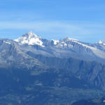 super schönes Breitbildfoto mit Blick auf die Berner Alpen. Ganz links das Bietschhorn