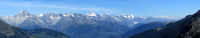 super schönes Breitbildfoto mit Blick auf die Berner Alpen. Ganz links das Bietschhorn