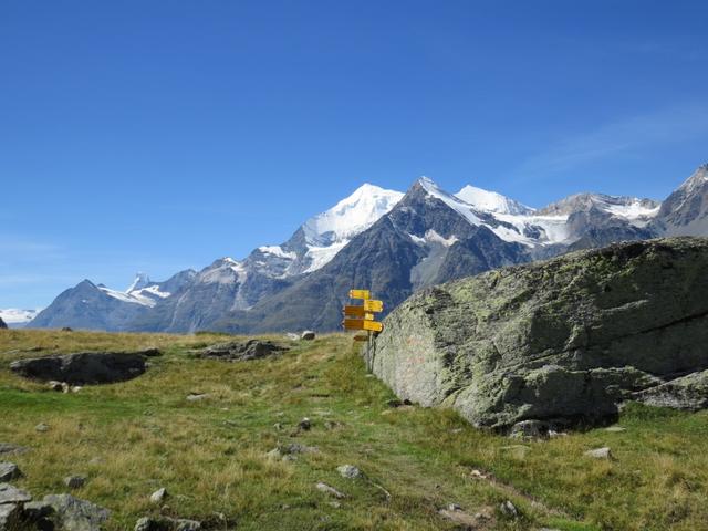 bei Punkt 2343 m.ü.M. erreichen wir den ersten von vielen herrlichen Aussichtspunkten am Weg