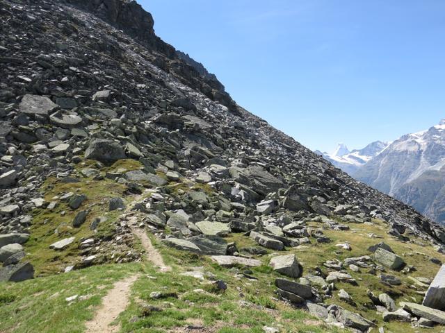 zuerst noch auf einem normalen und einfachen Bergweg