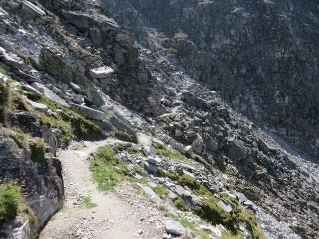 auf dem Weg zur nächsten Weggabelung bei Punkt 2562 m.ü.M.