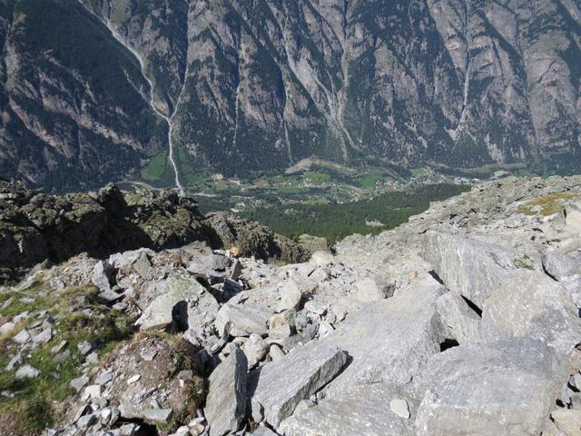 steil und wild zerklüftet schiessen die Flanken ins Mattertal hinab