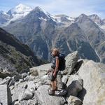 zwischendurch bleiben wir stehen und bestaunen die Aussicht. Hier zum Weisshorn