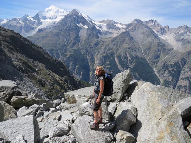 zwischendurch bleiben wir stehen und bestaunen die Aussicht. Hier zum Weisshorn